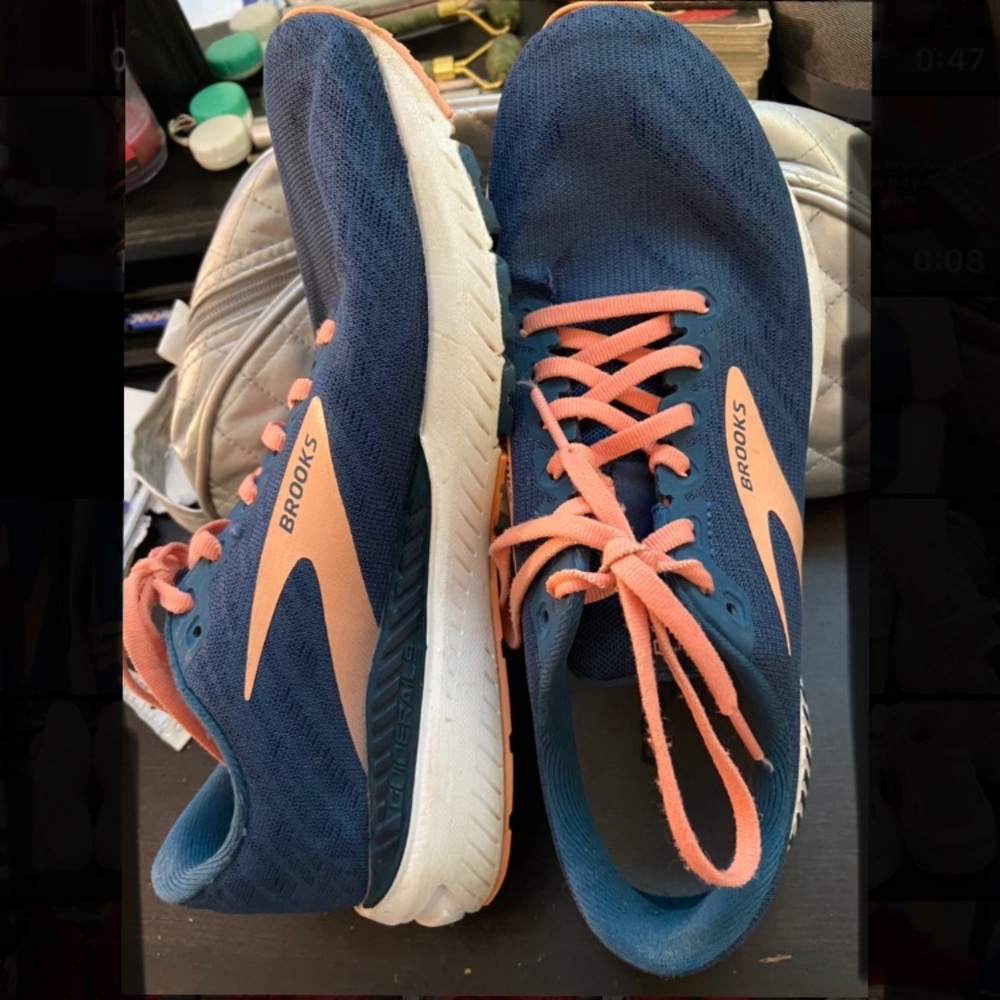 Brooks Ravenna 11 Running Sneakers, Blue & Pink size 8.5 (Run Fi Sports//Brooks)